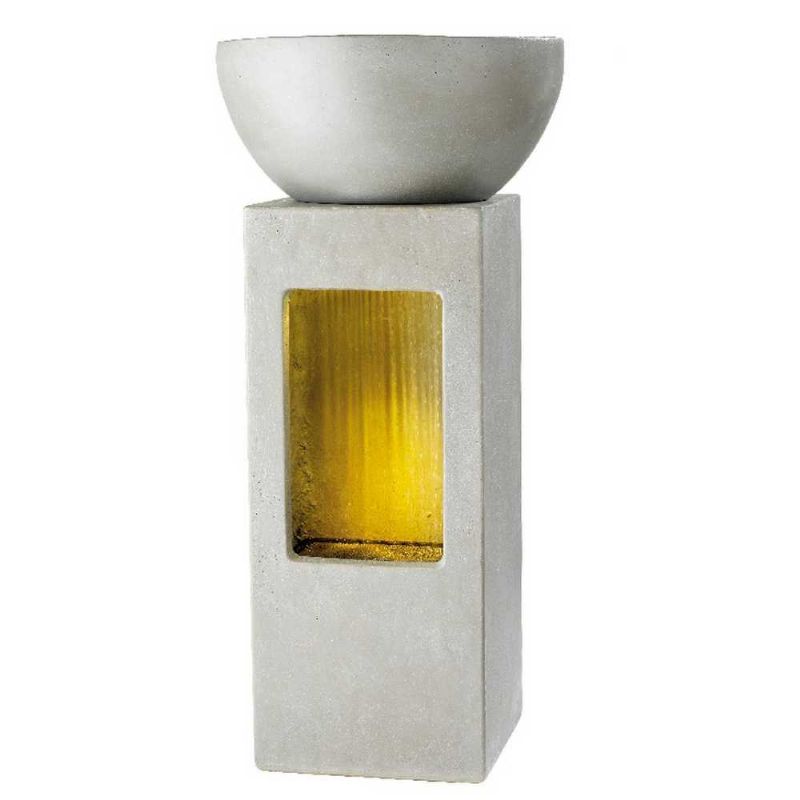 Fontaine avec pot de fleurs